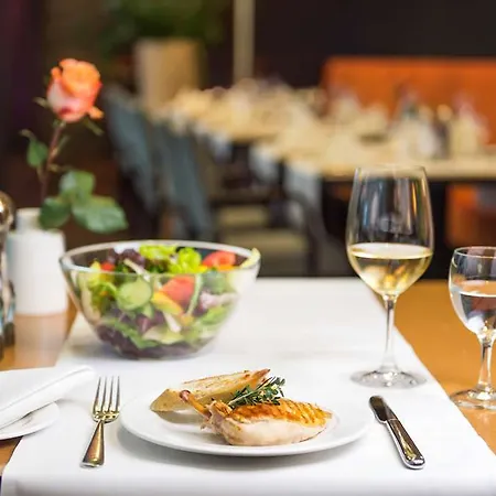 Nh Stuttgart Airport Отель *